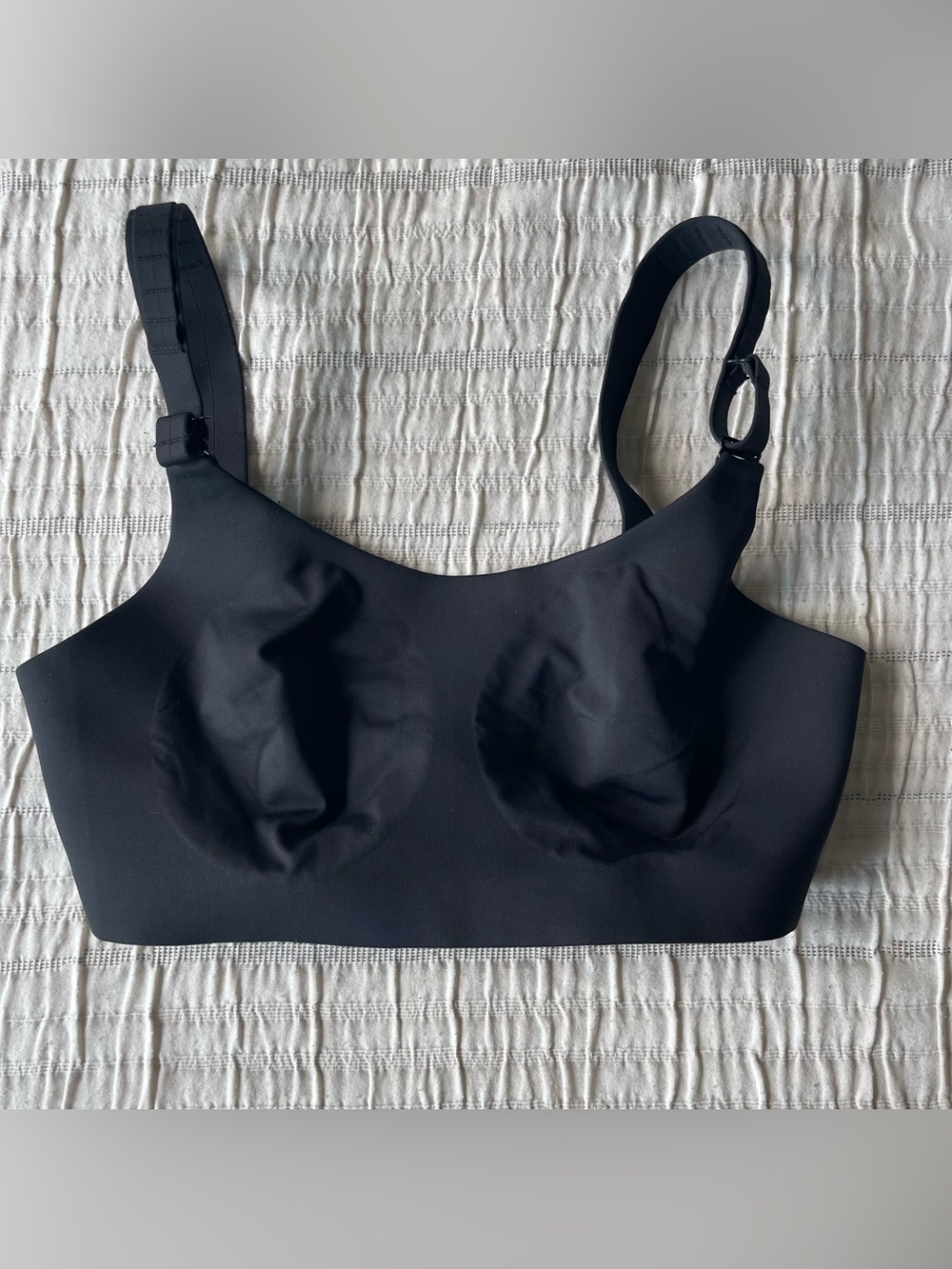 Lululemon 32DD Black High Support Adjustable Bra